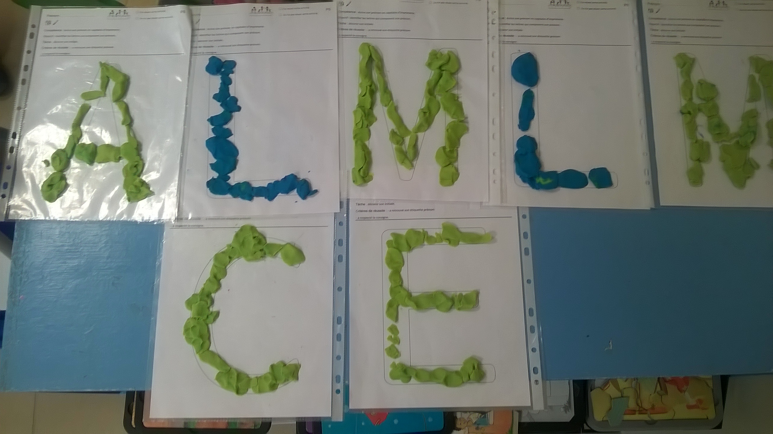 Les initiales des élèves de petite section. - Ecole Saint Joseph