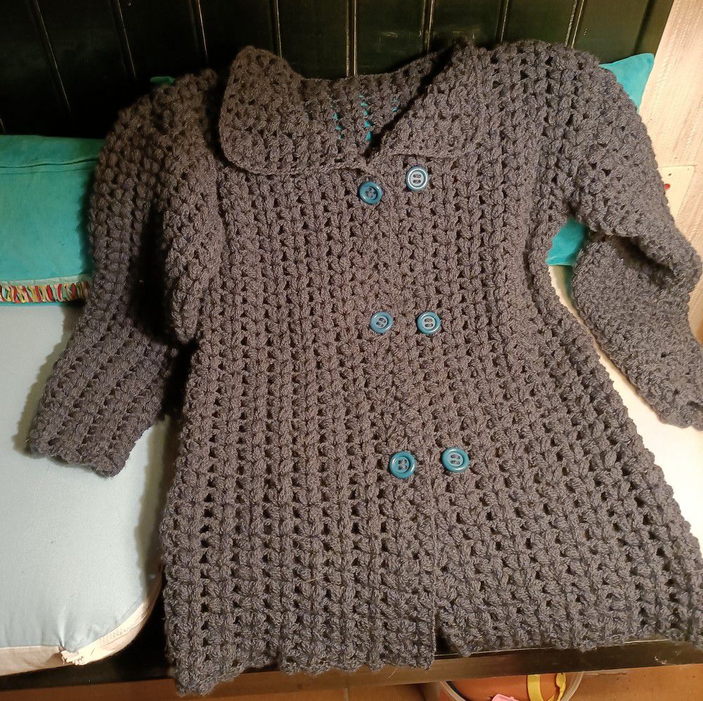 Une veste longue au crochet...
