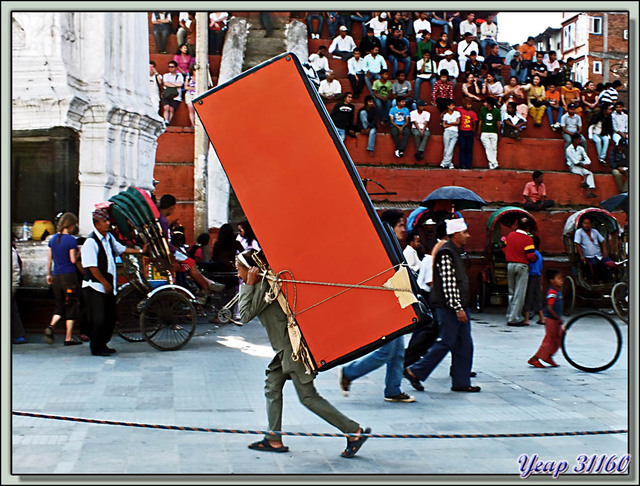 Blog de images-du-pays-des-ours : Images du Pays des Ours (et d'ailleurs ...), Canapé flashy - Durbar Square - Katmandou - Népal