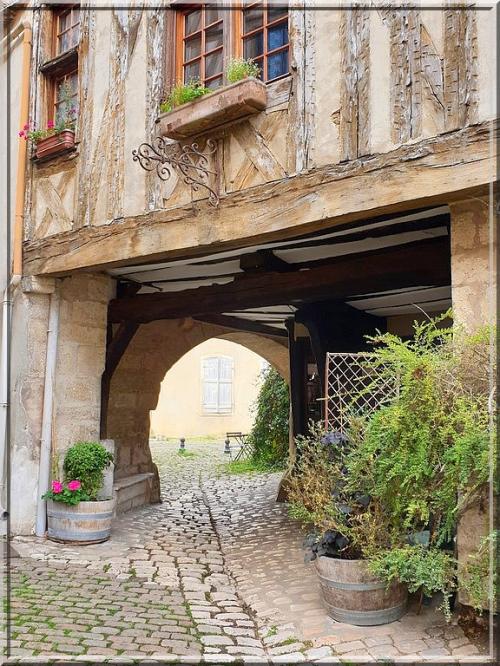 1032 - Noyers-sur-Serein dans l’Yonne (89) 