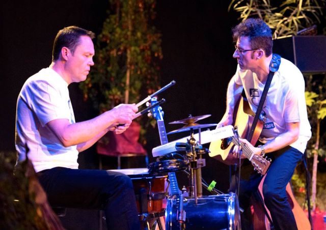 Le Petit Journal | Tarn-et-Garonne | Générale | Arnaud aux percussions et Jimi à la guitare et au chant joueront leur nouvel album Des tours, à Montauban ce jeudi, à Caussade ce vendredi.