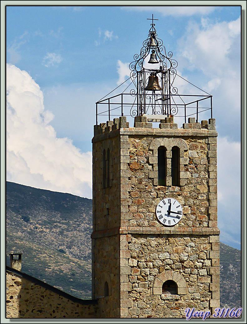 Exemple de clocher typiquement catalan: le clocher de l'église de Railleu dédiée à Saint-Julien - 66  