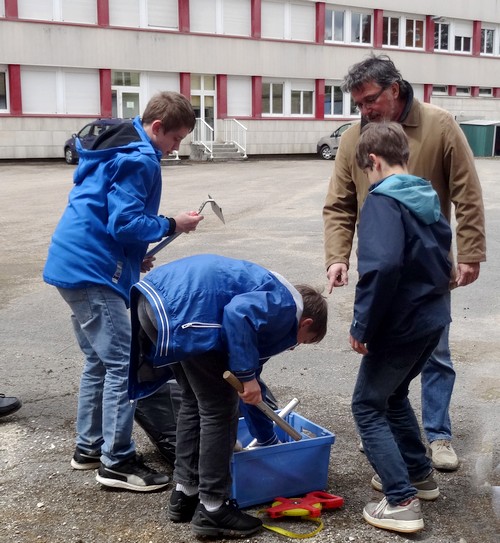 Les élèves du Collège Fontaine des Ducs s'initient à l'archéologie !