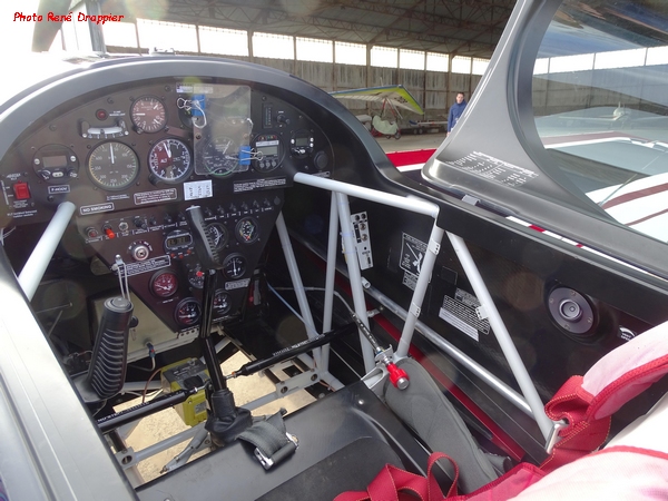 de beaux avions de voltige  à l'Aéroclub, vus par René Drappier