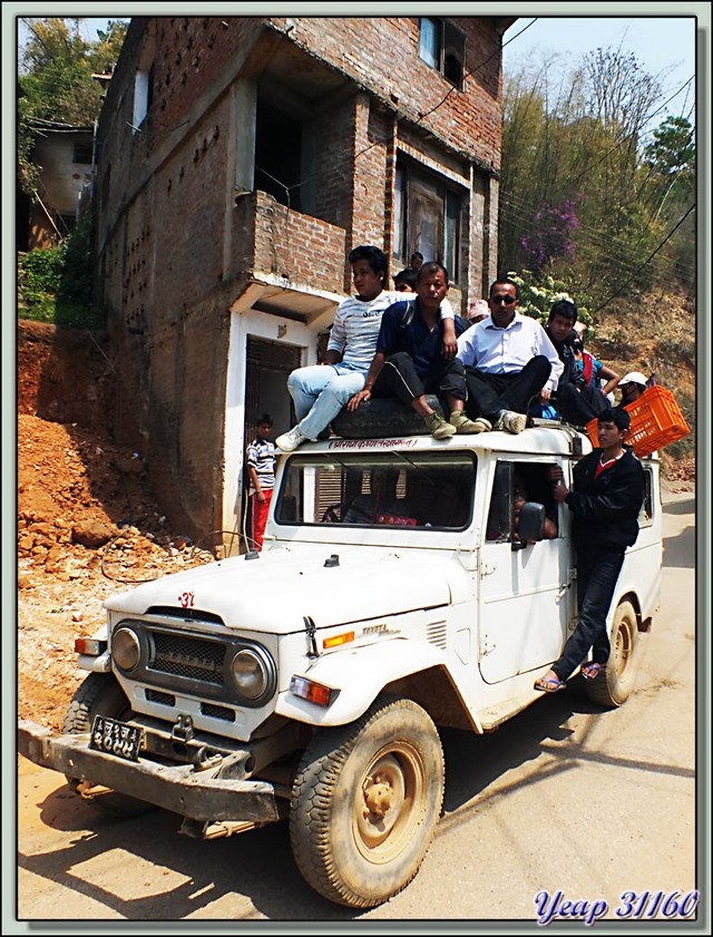 Blog de images-du-pays-des-ours : Images du Pays des Ours (et d'ailleurs ...), Transport en commun - Tansen (Palpa) - Népal
