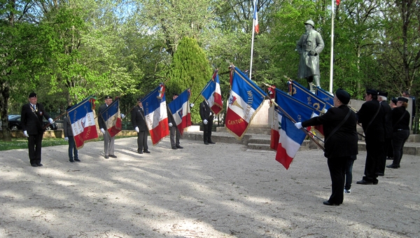 La cérémonie en honneur aux victimes de la déportation à Châtillon sur Seine, vue par René Drappier 