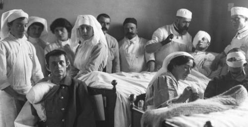 Infirmières parisiennes  1900-1950. 1914 Hôpital Janson de Sailly, un coin de la salle de l'infirmerie
