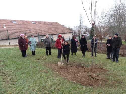 "Artistes en herbe, à vos outils !" un concours lancé par l'Association Châtillon-Scènes...
