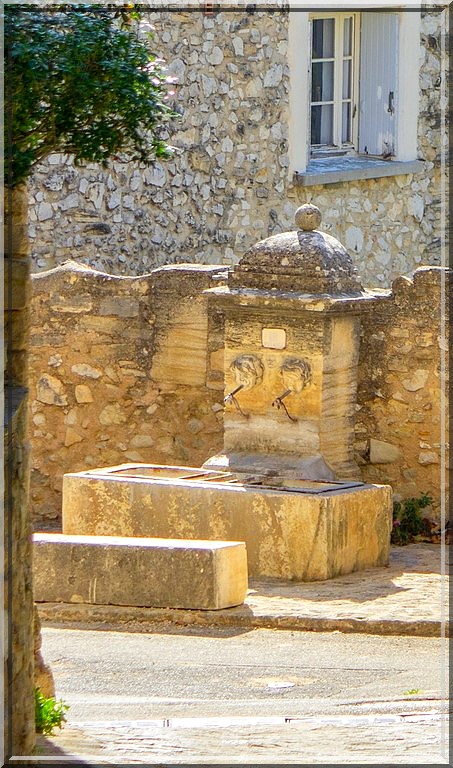 1011 - Le Barroux dans le Vaucluse (84)