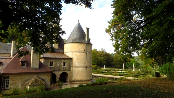 Le Prix Voltaire de la photographie 2023 a été remis au Château de Bussy-Rabutin à  Simon Arcache.......
