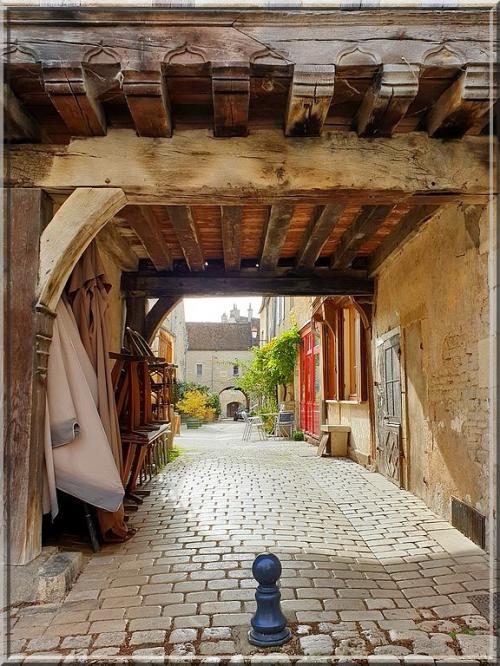 1032 - Noyers-sur-Serein dans l’Yonne (89) 