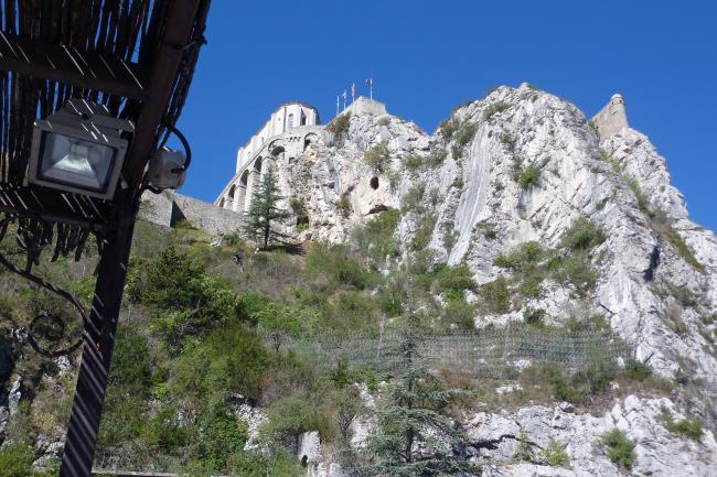☻ Vacances 2022 à Saint-Martin-les-Eaux : visite de Sisteron