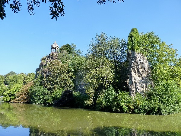 48 - Parc des Buttes-Chaumont (île au temple)