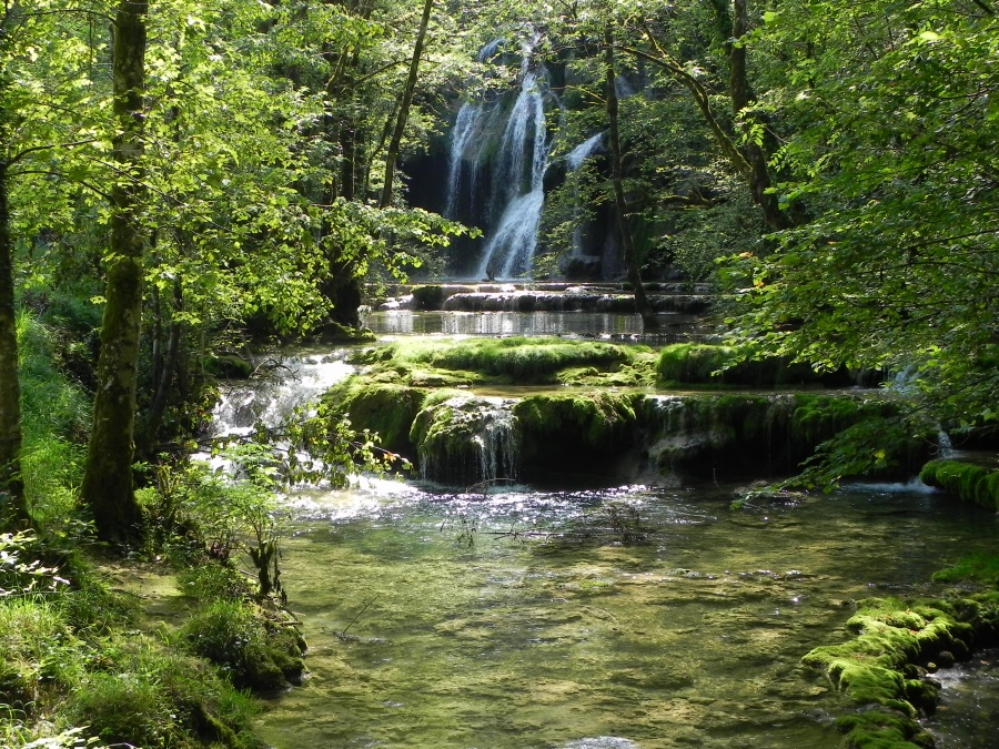 Mesnay - la cascade des Tufs