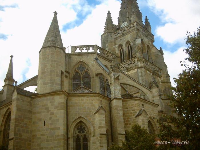 la Collégiale notre-dame d'Uzeste (gironde)
