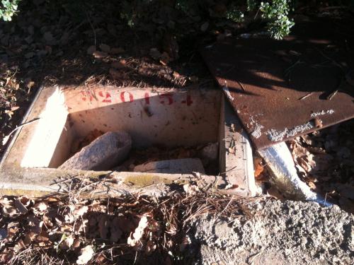 Embrion de maison plutôt mal fréquentée : Aix Fontaine de Tuiles