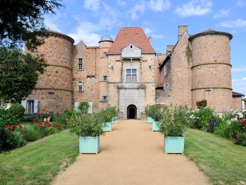 Une exposition au Château de Saint Marcel de Félines 