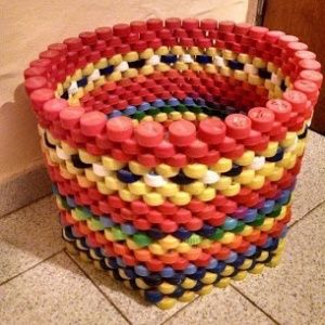 Idée Pinterest : réaliser des objets en 3D avec des bouchons de bouteille.