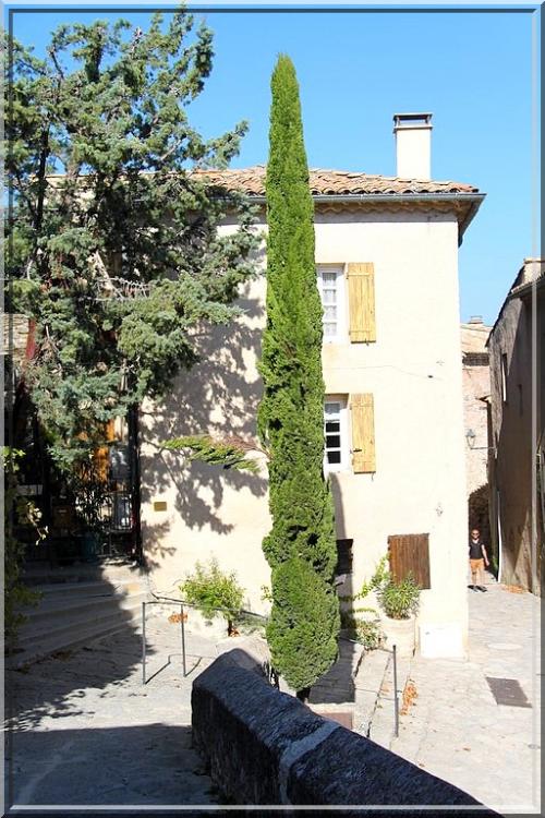 1011 - Le Barroux dans le Vaucluse (84)