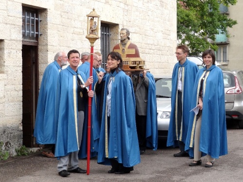 Remise du bâton de Saint Vorles et intronisations de nouveaux confrères dans la Confrérie Saint Vorles en juin 2012