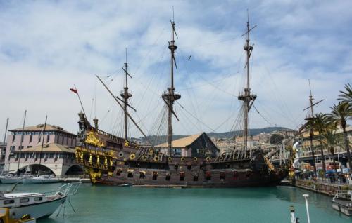 Le galion Neptune dans le port antique à Gênes