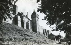 LES REMPARTS DE CREULLY (Calvados)