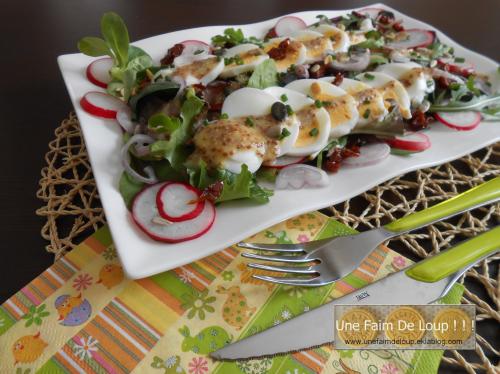 Salade printanière aux œufs durs, jeunes pousses et radis