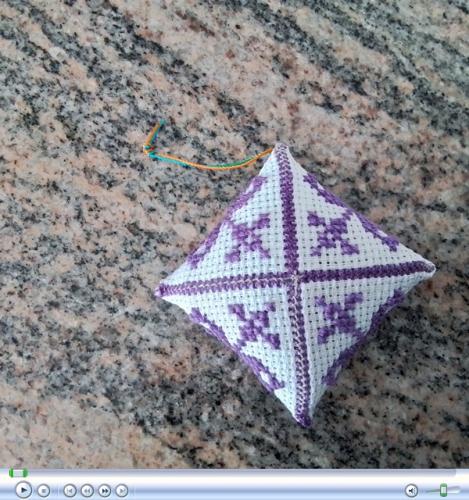 Biscornu N° 455