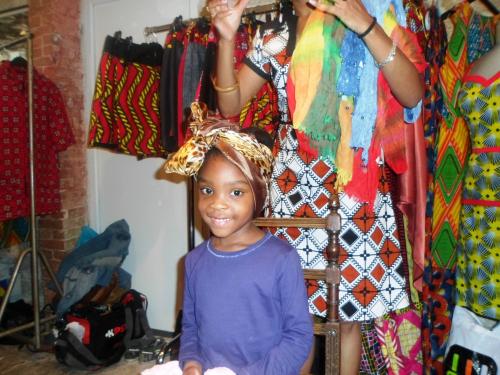 L'association Apprends-moi à comprendre à l'atelier d'initiation à l'attaché du foulard organisé par l'association Partage-Pawtag