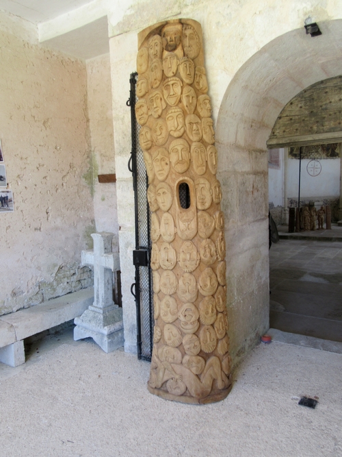Eric de Laclos a exposé ses belles sculptures dans la chapelle Saint-Phal, pour les Journées du Patrimoine 2018