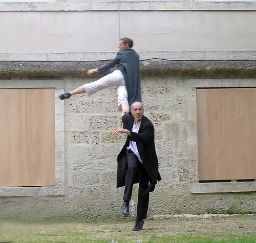 Le dernier spectacle de la saison du Théâtre Gaston Bernard a eu  lieu en plein air, sur la façade de l'hôtel de ville de Châtillon sur Seine...