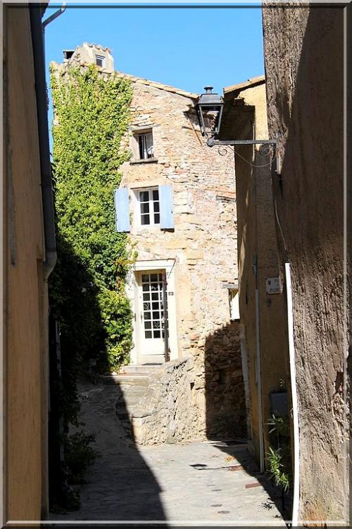 1011 - Le Barroux dans le Vaucluse (84)