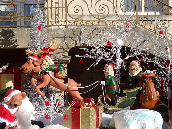 Un merveilleux décor devant la Mairie de Châtillon sur Seine...