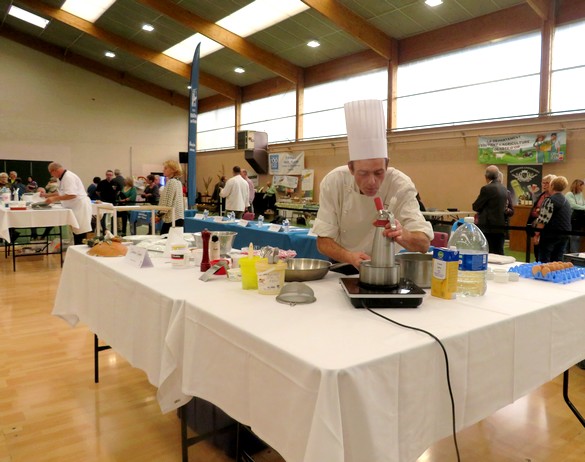 Le concours de  "l'œuf brouillé à la truffe" , lors de la Fête de la truffe Impériale, a connu un beau succès