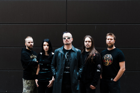 AMOTH (avec Pekka Montin d'ENSIFERUM) - Les détails du nouvel album The Hour Of The Wolf ; "The Man Who Watches The World Burn" Clip
