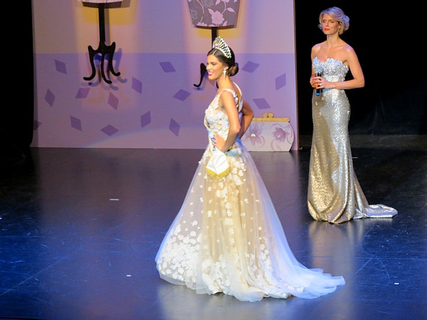 Présentation de Miss France et de ses dauphines par Sylvie Tellier
