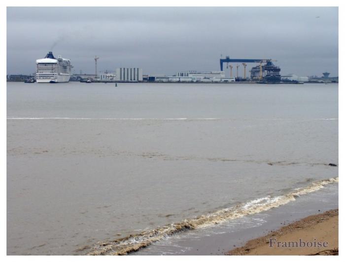 MSC DIVINA  quitte la cale sèche 