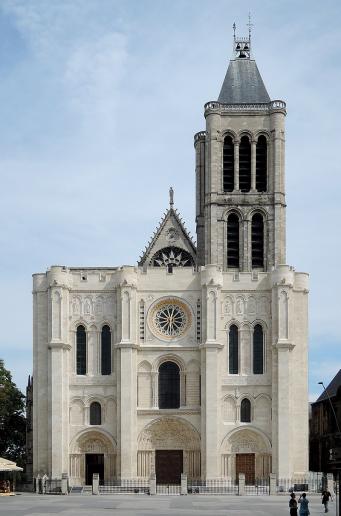 Façade de la basilique de Saint-Denis après les travaux de restauration (2012-2015).