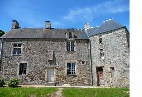 LES REMPARTS DE BAUDREVILLE (Manche)
