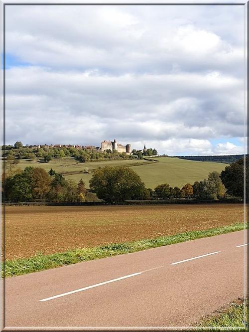 1030 - Châteauneuf-en-Auxois en Côte d'Or (21)