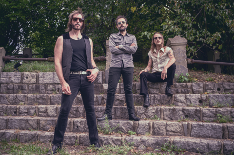 THE GOLDEN GRASS - Détails et extrait du nouvel album Life Is Much Stranger