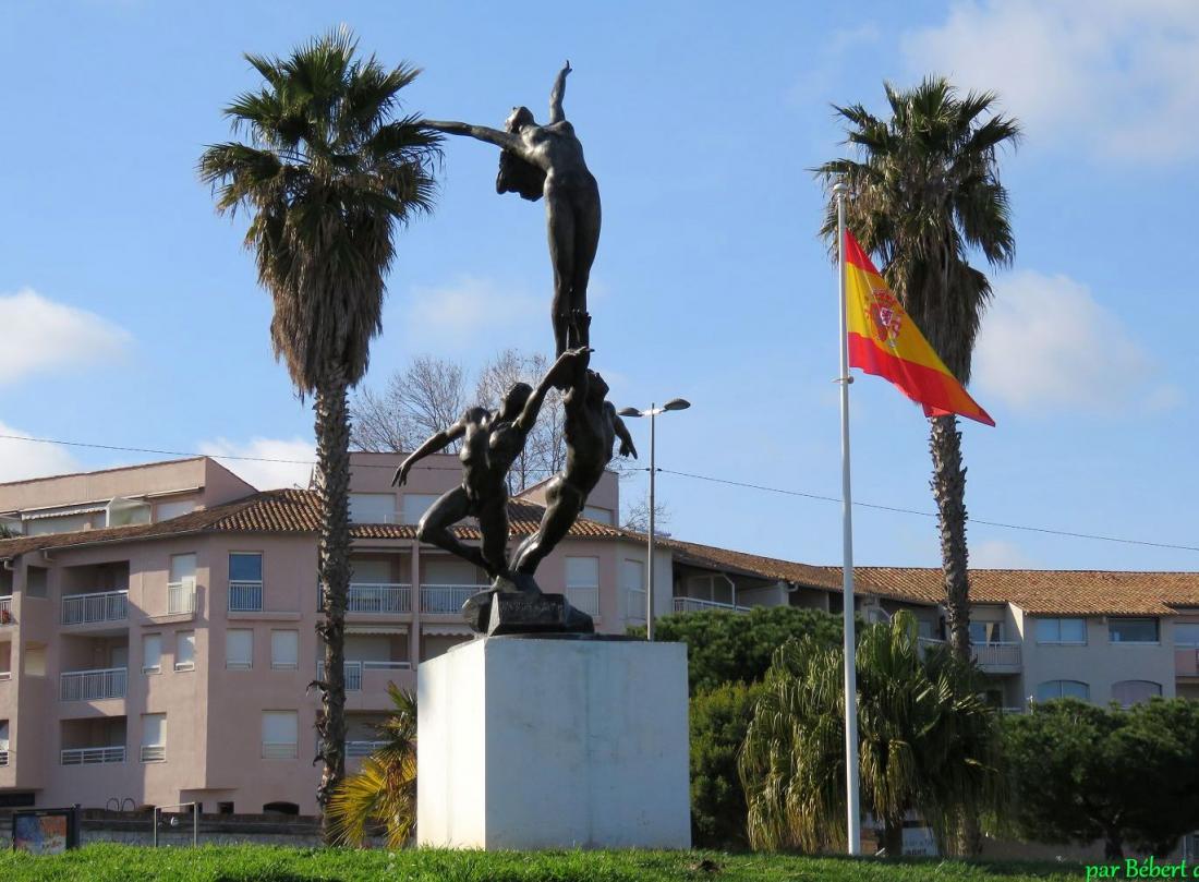 une statue à Antibes