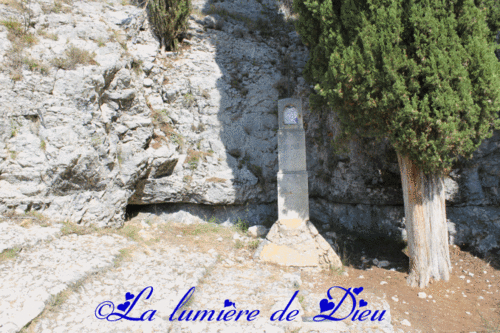 Moustiers Sainte Marie : La chapelle Notre-Dame de Beauvoir