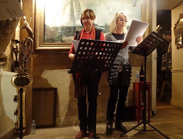 Théâtre au cabinet des Z uns possible : les monologues ébourriffants de Chloée Deborde et le saxo de Jean-Michel Beaudoin