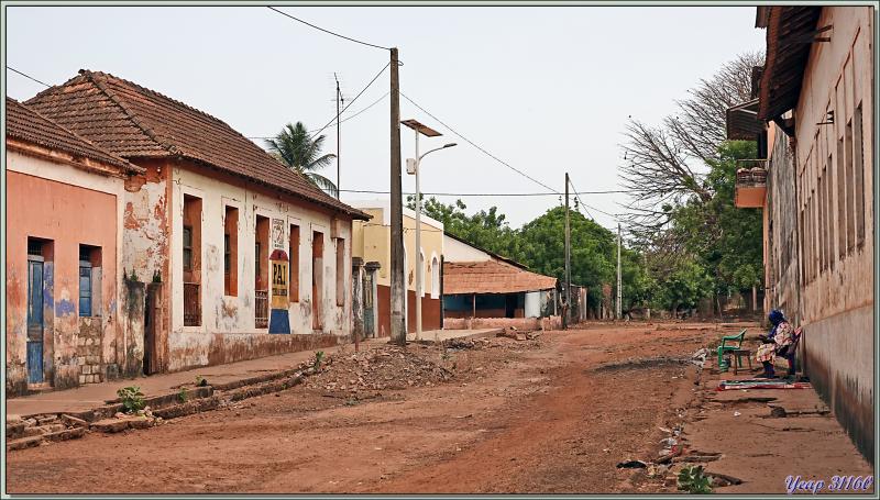 Errance dans les rues surchauffées de Bolama - Ile de Bolama - Bijagos - Guinée Bissau
