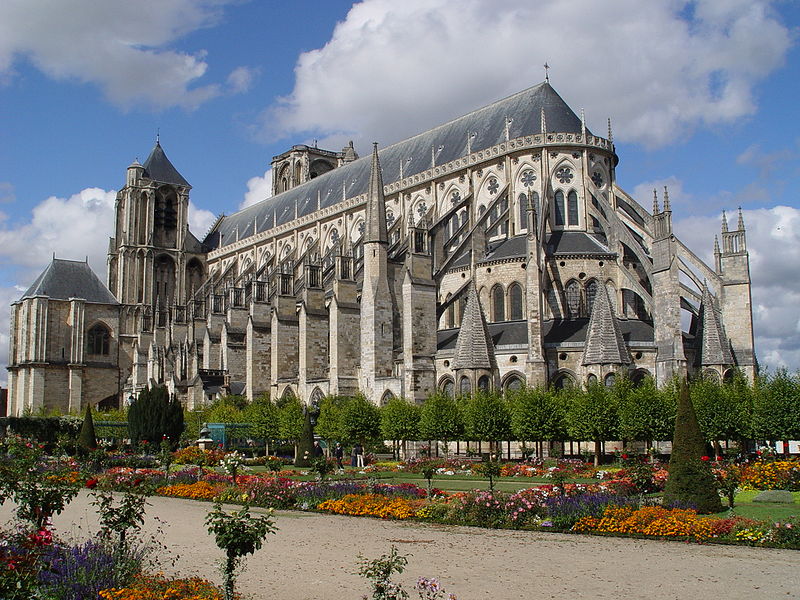 Vue générale de l'édifice depuis le Jardin de l'Archevêché, en 2006.