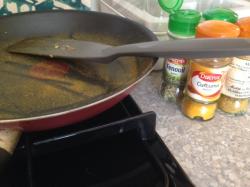Recette poulet à l'indienne, riz aux épices et carottes, sauce au yaourt et naam..