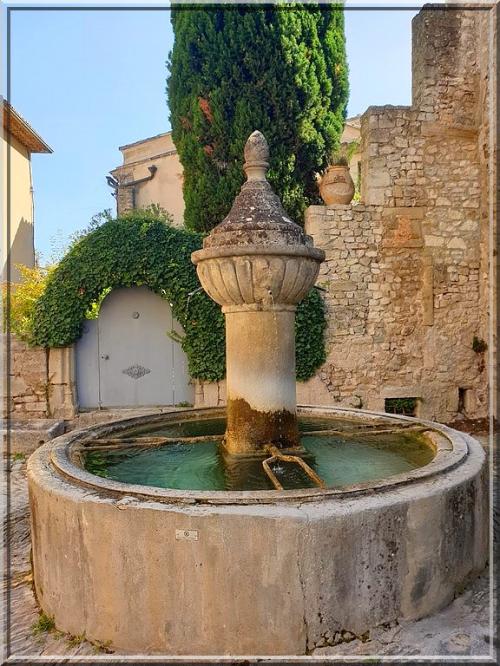 1010 - Vaison-la-Romaine dans le Vaucluse (84)
