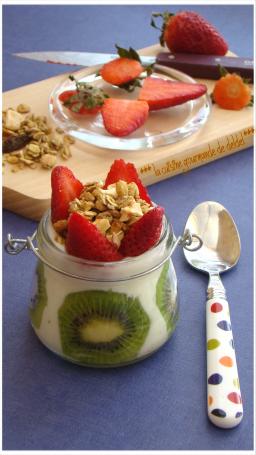 YAOURT 0%,KIWI,FRAISE ET CRUNCHY MUESLI