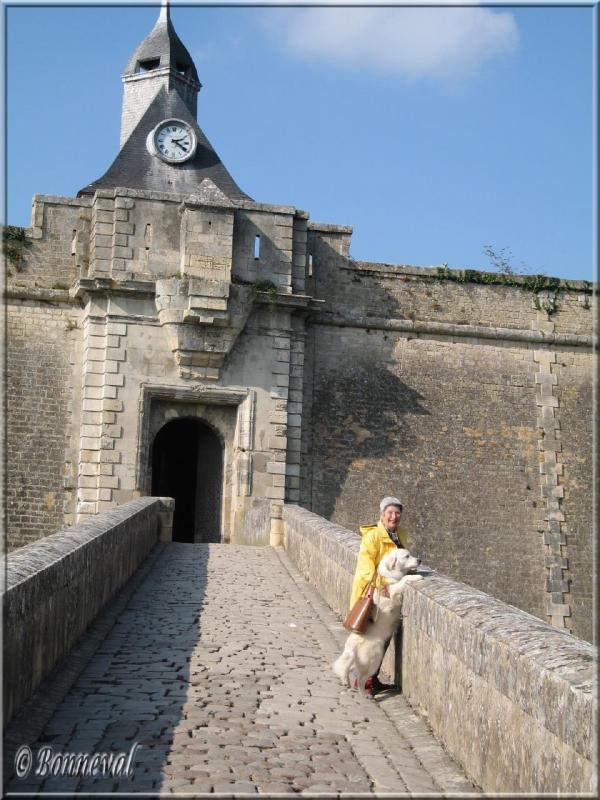 Citadelle de Blaye Gironde la Porte Dauphine et le pont désaxé